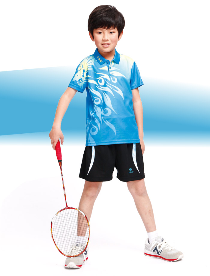 運動T恤模特的穿著展示